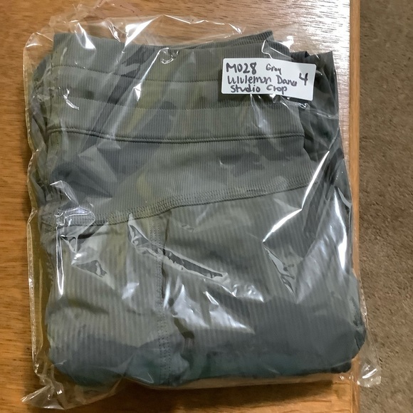 Lululemon Crop Studio Joggers Size 4 Gray Pants - Picture 11 of 11